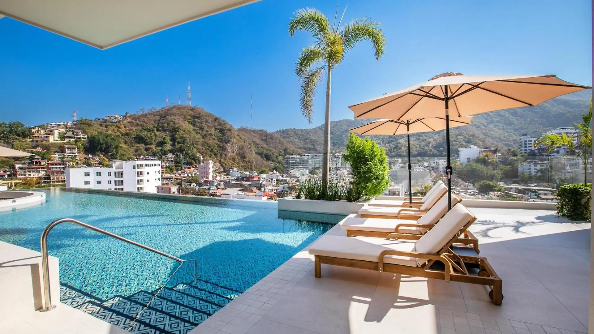 Luxury Dvine Stay - Rooftop Pool In Romantic Zone Puerto Vallarta Mexico